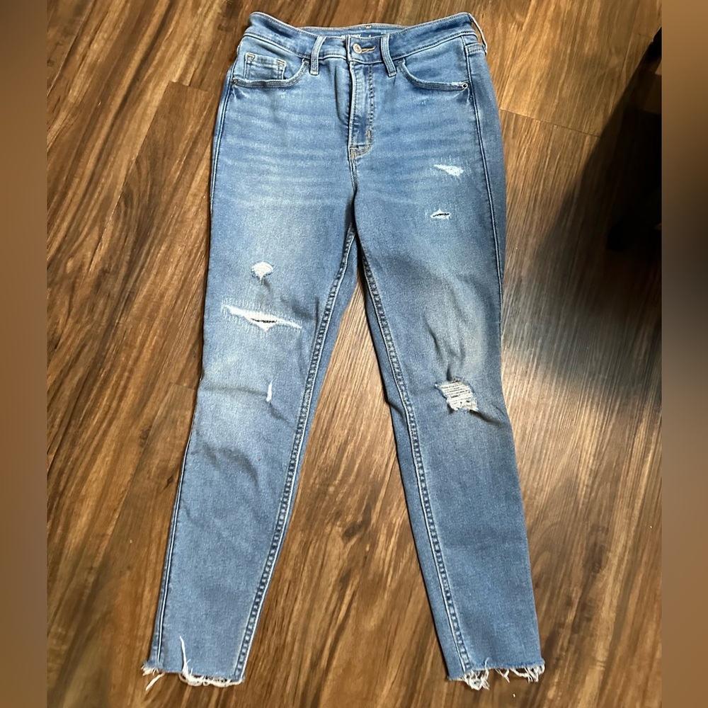 Old Navy Rock star super skinny distressed jeans size 4 petite